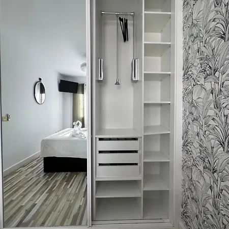 Apartment La *