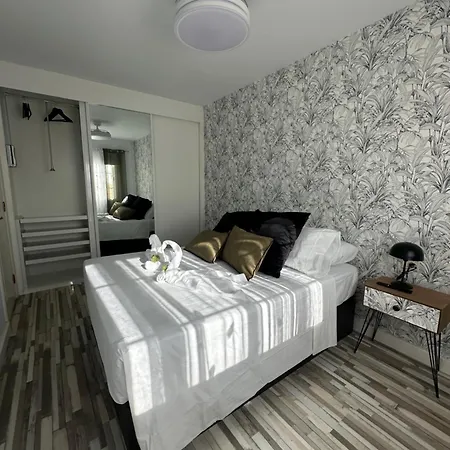 La Apartment *