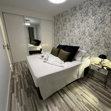 La Apartment *